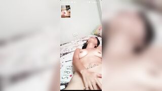 A esta Colombiana le encanta masturbarse por video llamada