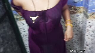 Ho Indian Desi Bhabhi Sona bathing.
