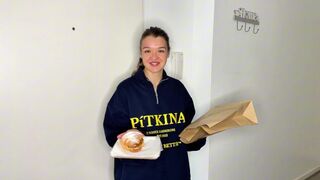 Stepsister Treated Not Only Hot Baked Goods, But Also Gave To Lick Her Pussy. POV
