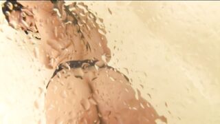 Black girl with amazing round ass gets fucked hard by BBC