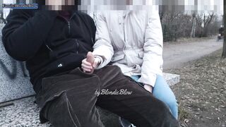 Relaxing massage with caught in the middle of the park