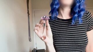 Hairy babe fucks her ass to a grunting climax