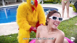Frisby's chicken organizes fight between ALIX VLOGS and LARA ROSS to see who will fuck his fat cock