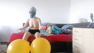 Amateur wife dancing like crazy naked in the house.