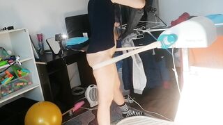 Amateur massage with vibrator, naked brunette.