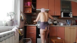 Amateur mom prepares breakfast naked. Milf hairy pussy, big tits, big ass.