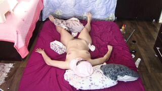 I cum on my wife's body. Amateur couple having crazy sex in the bedroom.