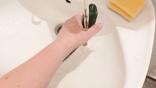 The fast game with the cucumber like a dildo after shoping