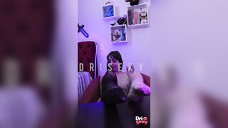 JOI - Saliva Escorrendo nas Solas Enquanto Falo Putaria no Seu Ouvido!