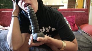 Kurdish muslim girl from Istanbul feels horny