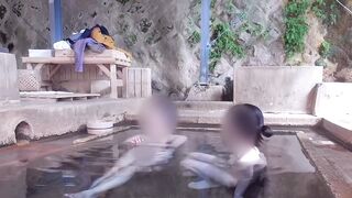 Going to the mixed-gender outdoor bath, there was no one there, so we had naughty sex