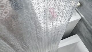 It's nice to masturbate in the bathroom next to my stepmom and she ignores me