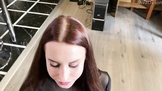 Ты смотришь телевизор? А может лучше потрахаемся?