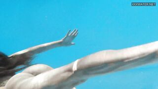 Smoking hot Hungarian Bonnie chick swimming