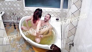 я трахалась в ванне и затопила соседей снизу