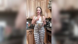 pancakes and pussy from your country PAWG girlfriend